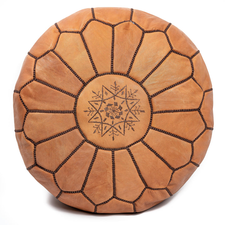 פוף עור חום עם רקמה חומה - עיצוב בסגנון מרוקאי